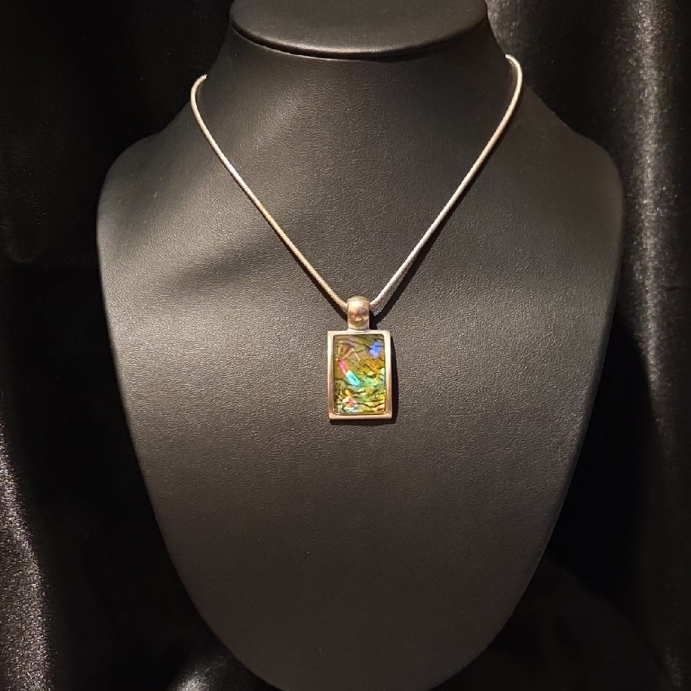 Vintage Kenneth Cole Faceted Lucite Iridescent Pattern Pendent Necklace